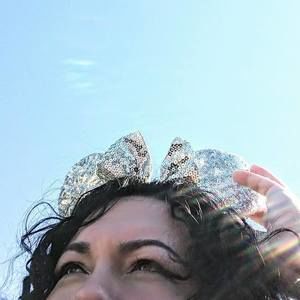 Meet your Posher, Ay